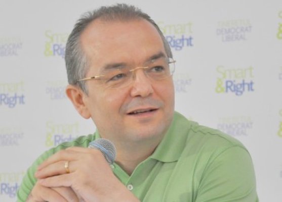 Boc despre Bechtel: Ponta îl protejează în acest moment pe Năstase